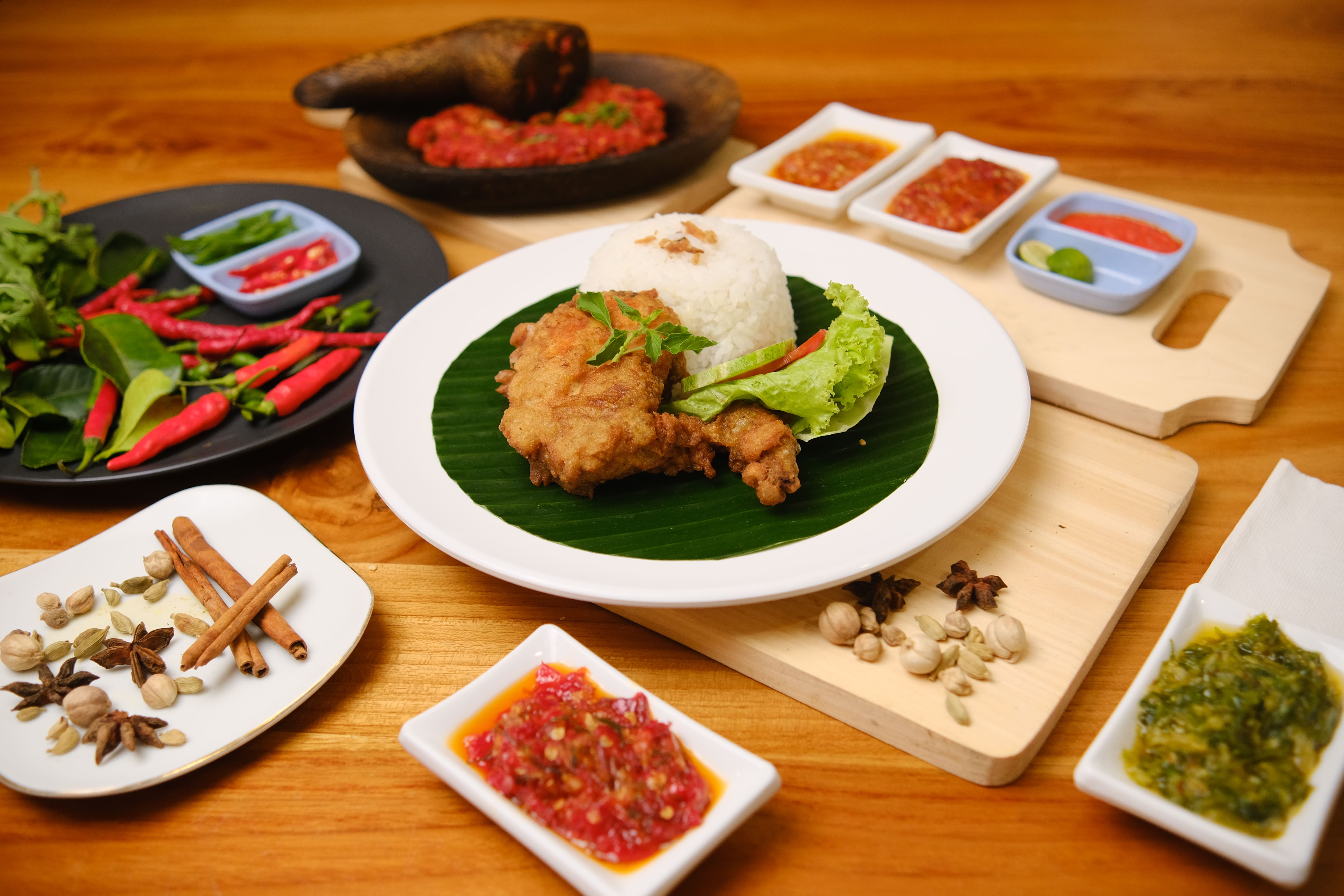 ayam goreng dengan bumbu geprek pedas