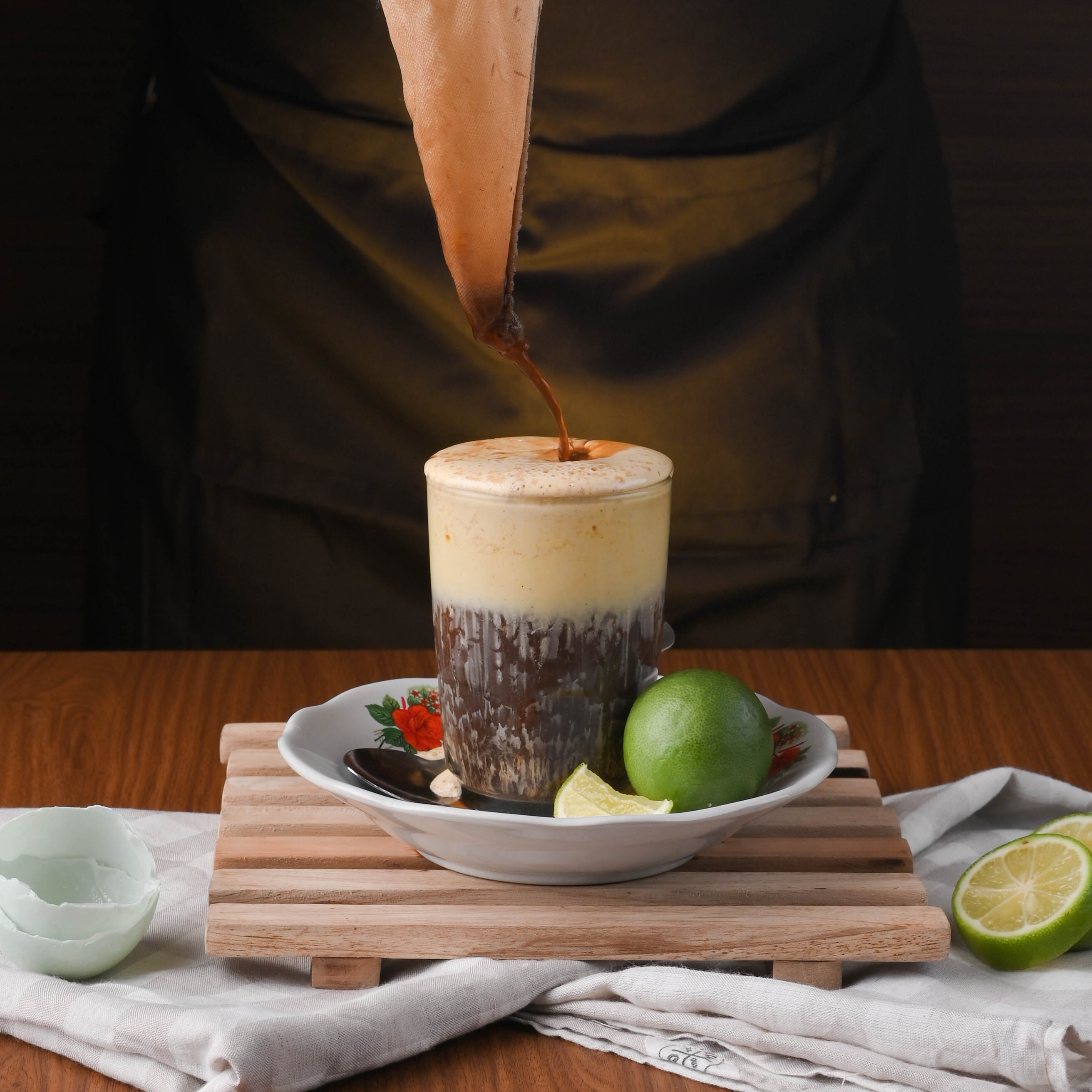 Teh talua khas minang yang dapat dinikmati hangat, juta tersedia Teh Talua Tapai