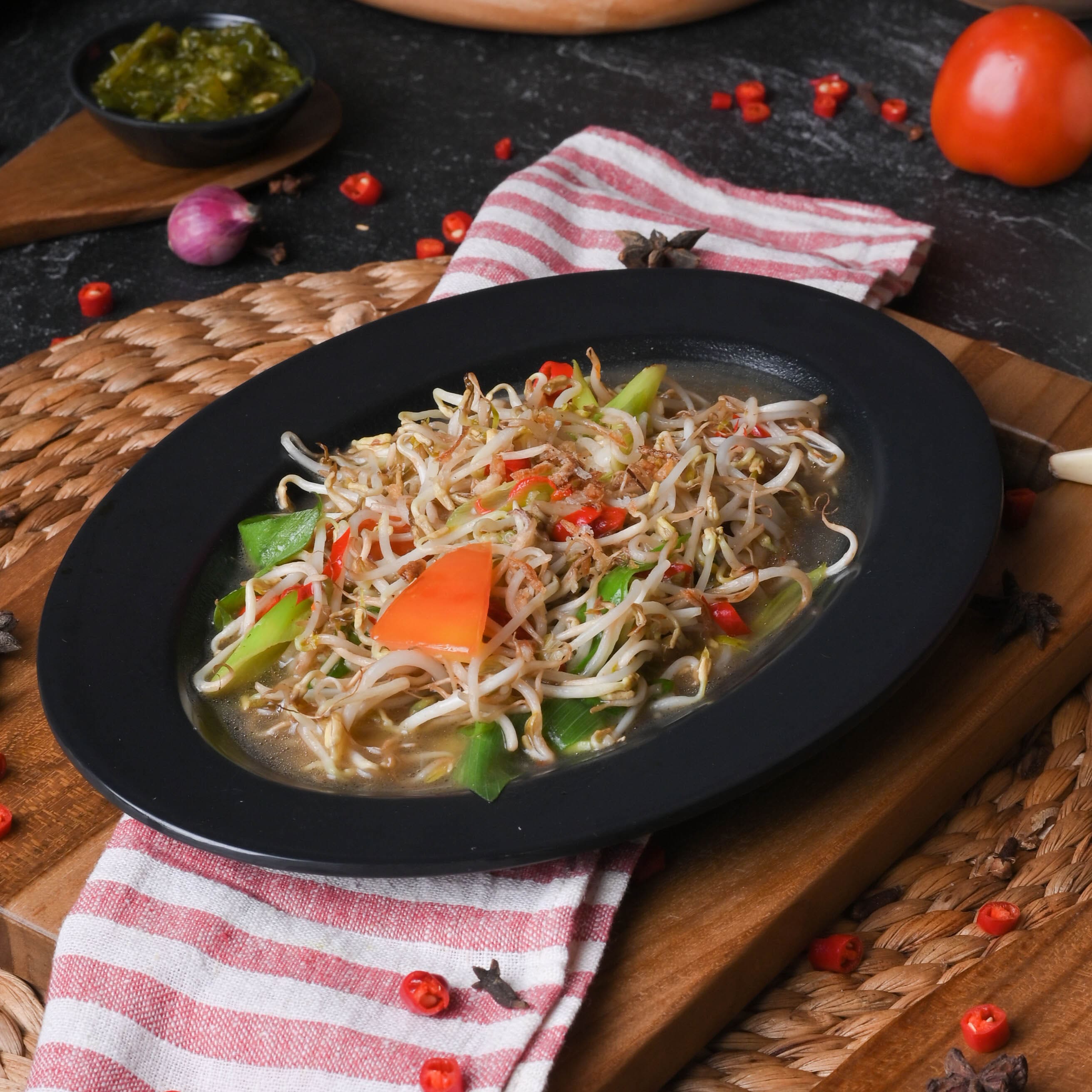 Sayur cah tauge, disajikan hangat dan gurih