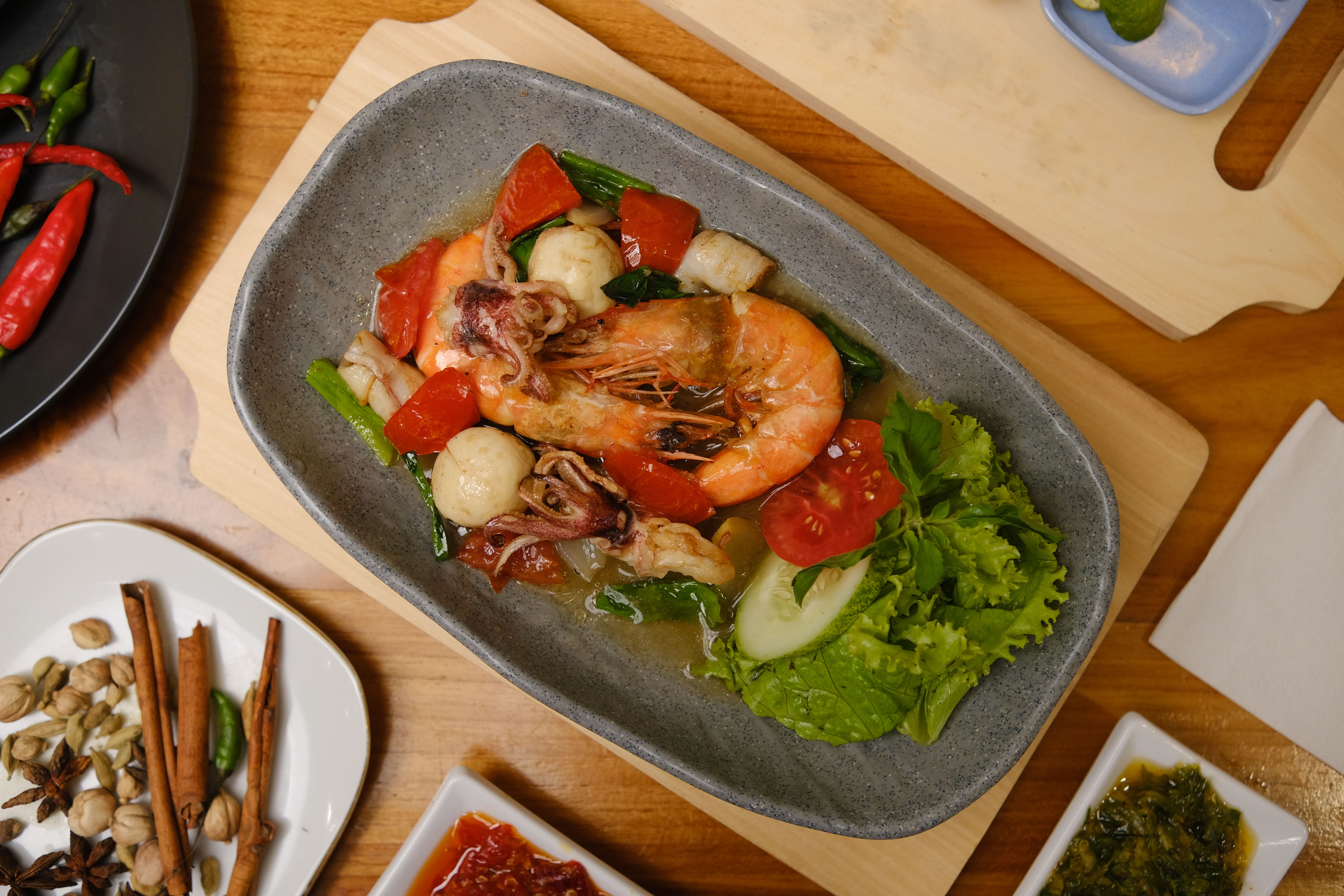 udang yang dimasak dengan saus tiram dan beragam sayuran